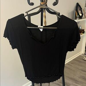 Elegant Black Ribbed Crop Top